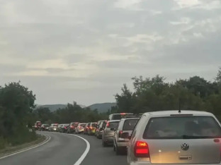 Teška saobraćajka na putu Bileća-Gacko, ogromne gužve