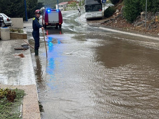 Драматичне слике из Неума: Улице под водом (ФОТО)