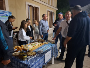 У Андрићграду отворен фестивал вина и сира