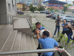Banjalučani uhapšeni zbog napada na policiju sprovedeni u tužilaštvo
