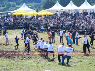 Мањача одољела и  хладноћи: Бројни посјетиоци на завршници „Кочићевог збора“ (ФОТО)