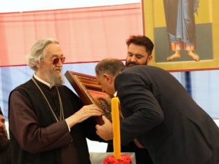 Mitropolit Jefrem poklonio predsjedniku Srpske ikonu Svetog Platona