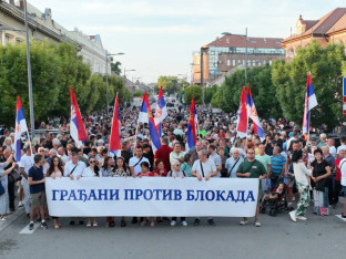 Srbija večeras: Šetnjama protiv blokada