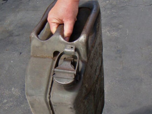 U automobilu prevozili 250 litara goriva!
