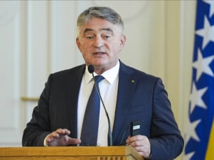 Komšić protiv trase autoputa koja prelazi preko vojne imovine