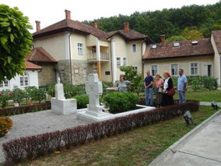 Vjernici obilaze grob patrijarha Pavla povodom 111 godina od njegovog rođenja