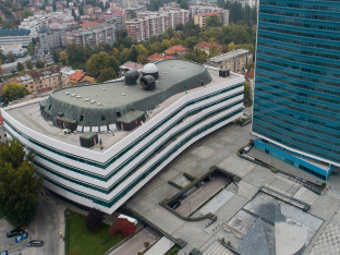 Мале плате службенике отјерале у  дрогерије