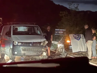 Preticao kombijem i izazvao udes!