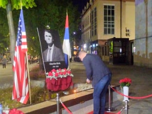 Banjaluka: Zapaljene svijeće za Čarlsa Kirka (FOTO)