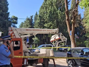 Nesreća u Trebinju: Radnici ispali iz korpe na dizalici