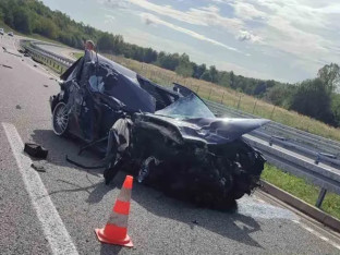 Detalji nesreće na auto-putu: „Audi“ se sudario s kamionom, vozač u bolnici