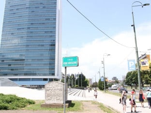 Kritike na rad institucija: Plate i pokloni izmiču kontroli