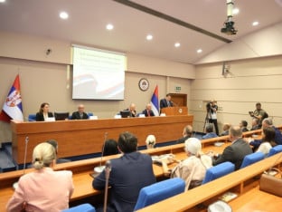 Parlamentarni forum: Politika mira, a ne vojnih saveza