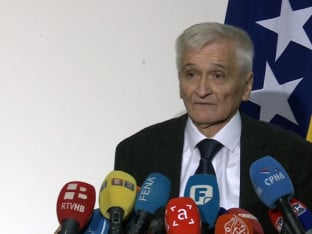 Špirić: "Trojka" je nemoćna da potisne SNSD