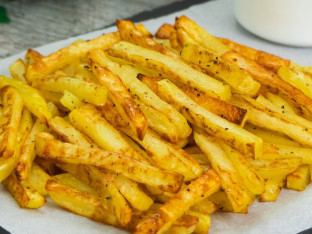 Recept za najjednostavniji i najzdraviji pomfrit iz rerne – bez ulja!