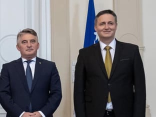Komšićeva i Bećirovićeva škrabotina ponovo pada