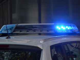 Pretukao policajce u stanu