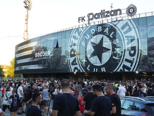 "Vječiti derbi"  počeo minutom ćutanja u čast Milovanovića