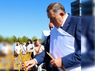 Dodik upalio svijeću u pomen Kirku