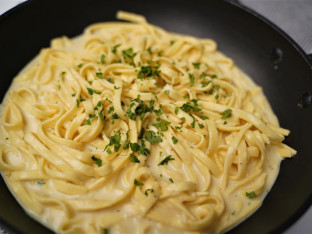 Recept dana:  Tjestenina s bijelim lukom i parmezanom