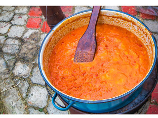 Kako napraviti najljepši domaći ajvar: Provjereni recept sa „malim tajnama“ za savršen ukus