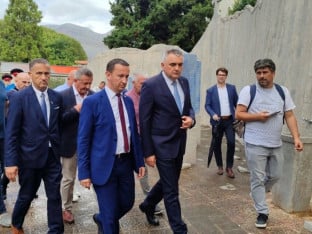 Minić u Hercegovini: Odao počast borcima, večeras sjednica Vlade