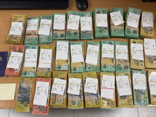 Putnik pokušao da prokrijumčari 208.720 dolara