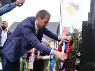 Selak i Egić položili vijenac na spomen-ploču poginulim borcima VRS u Piskavici
