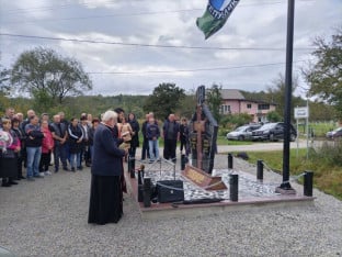 Kotor Varoš: Osveštan spomenik i služen parastos borcima iz Tovladića