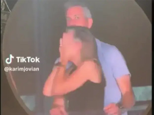 Cijeli svijet je gledao kako se grle na koncertu: Direktoru žena oprostila preljubu?