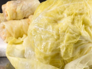 Uz pomoć jednog sastojka možete poboljšati ukus i boju kiselog kupusa