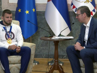 Vučić primio srpskog svjetskog šampiona Komarova