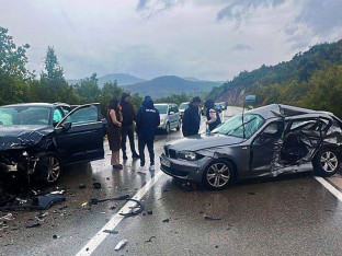 Žena poginula u sudaru tri vozila