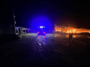 Veliki požar: Vatra progutala tezge na "Arizoni"