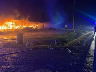 Požar na pijaci „Arizona“: Hala sa tekstilom potpuno izorjela (VIDEO)