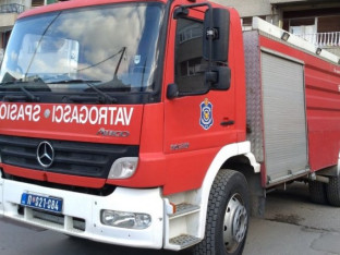 Gori vulkanizerska radnja, vatra guta cijeli objekat (FOTO)