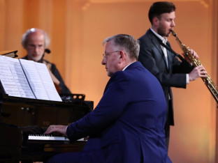 Klavir i saksofon stvorili muzičku magiju u Banskom dvoru