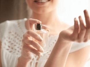 Kako da parfem traje cijeli dan: Trikovi koje koriste i parfimeri