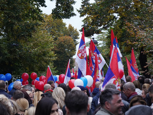 Koliko je ljudi bilo na skupu "Za Srbe na Kosmetu, građani protiv blokada"