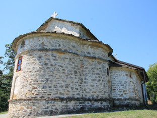 Pokušao da zapali manastir, oštećene ikone i freske (FOTO)