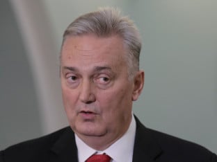 Lagumdžija igra kako Šmit svira?!
