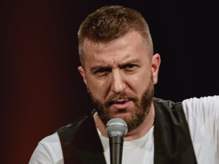 Komedija "Stručnjak" igra u Šamcu