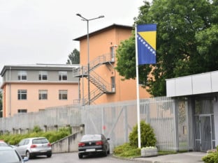 Godinu i po tapkaju u mjestu oko osumnjičenog za terorizam