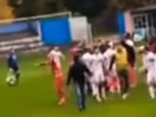 Haos u Srbiji: Žestoka tuča igrača i navijača