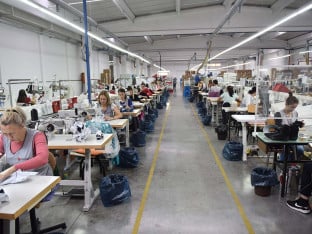 Više od trećine radnika zaposleno u industriji