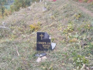 Razbijen spomenik na pravoslavnom groblju kod Kaknja