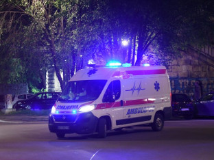 Autobus sa djecom sletio sa puta