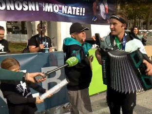 Nevjerovatan poduhvat: Pretrčao 42 kilometra svirajući harmoniku