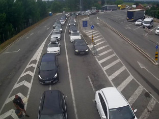 Појачана фреквенција возила на више граничних прелаза