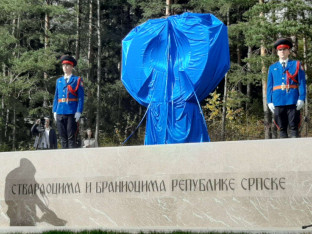 Почела свечаност поводом откривања споменика ствараоцима и браниоцима Републике Српске